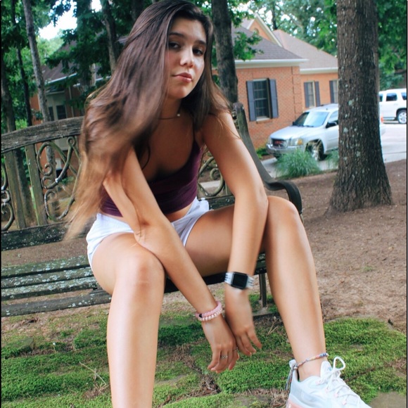 meet your posher!! - Picture 1 of 8